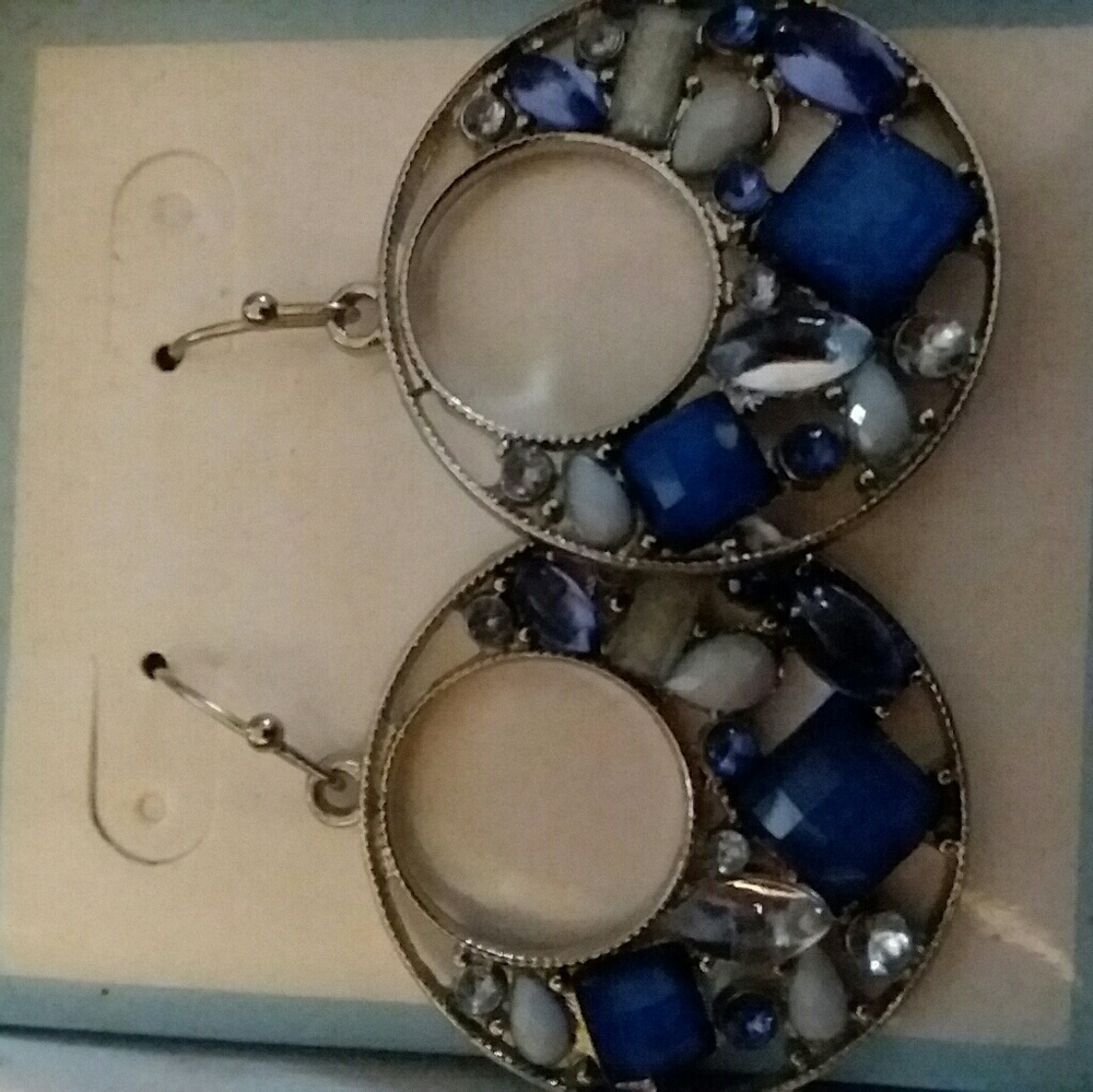 Earrings - Picture 2 of 3